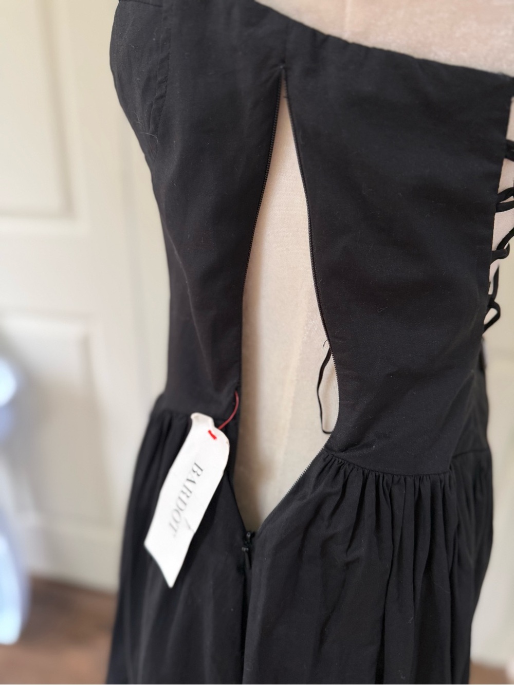 Bardot NWT Black cotton Maxi Dress with Spaghetti Straps and open lace back - Picture 10 of 10